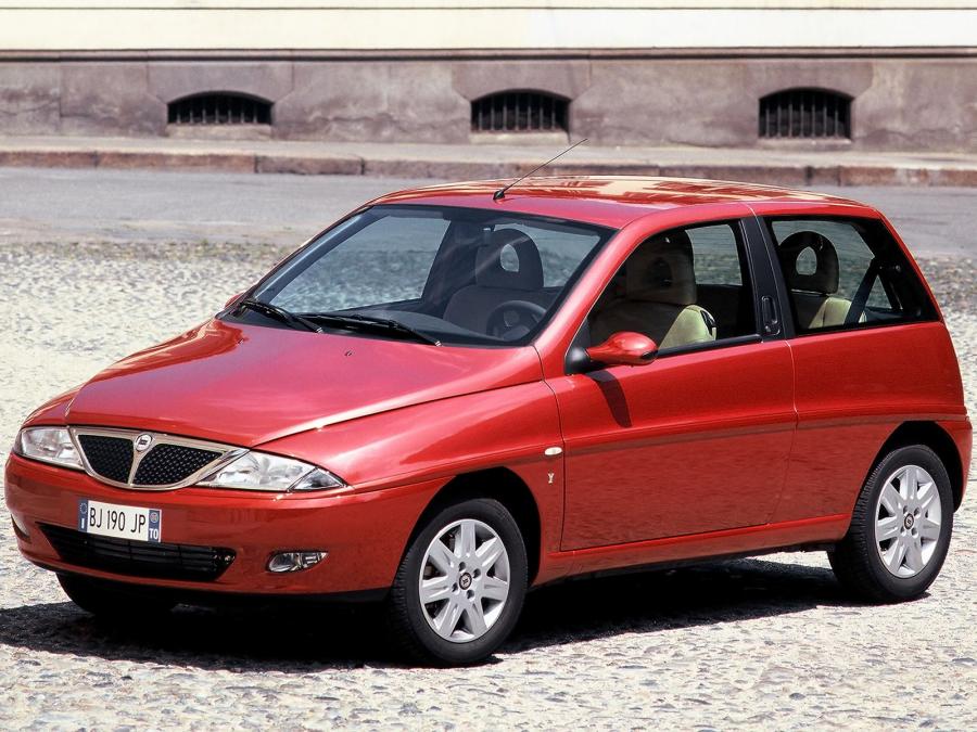  Lancia Y 2000 года  (фото 1 из 12)
